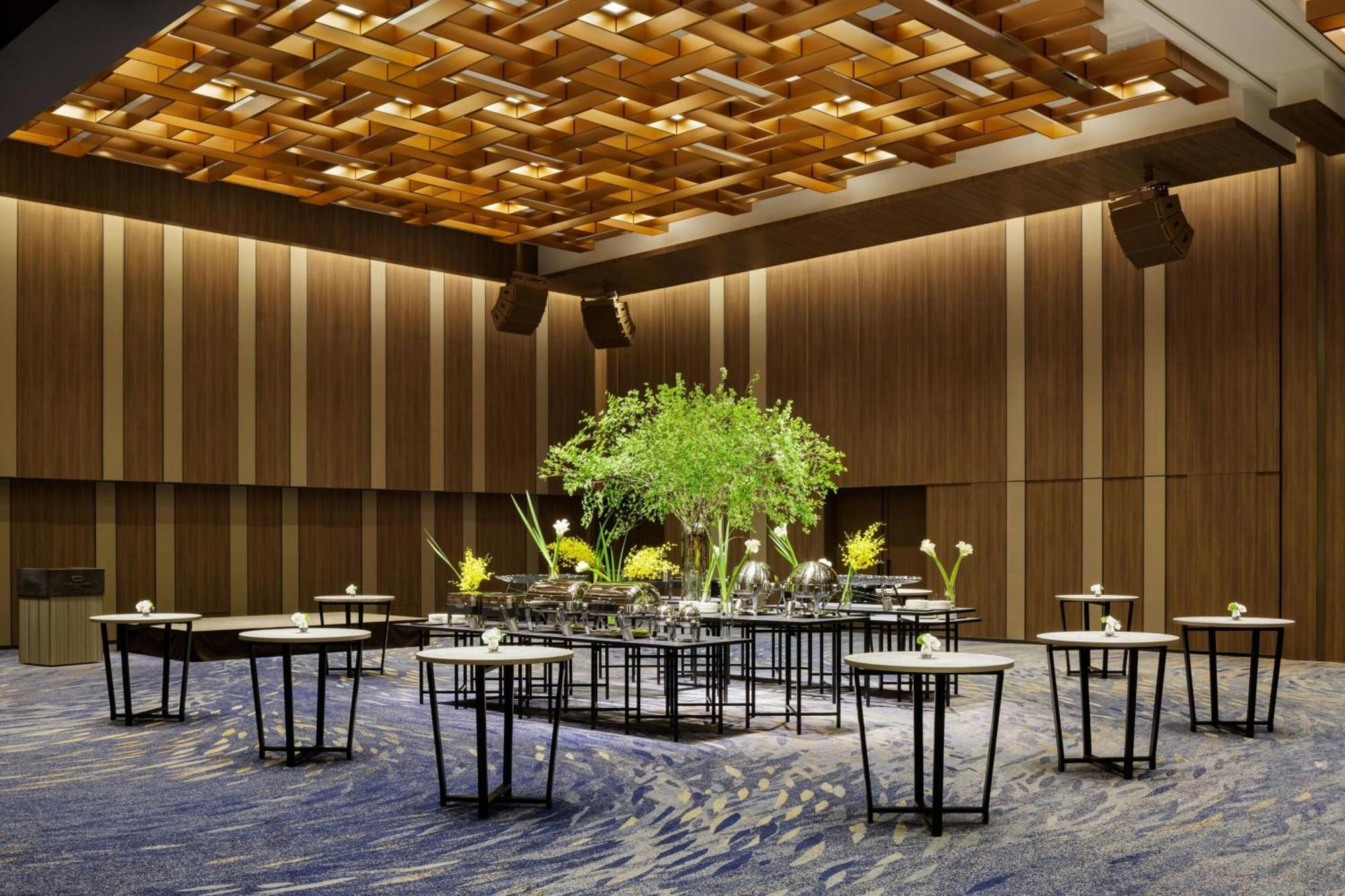 The Osaka Station Hotel, Autograph Collection Ngoại thất bức ảnh